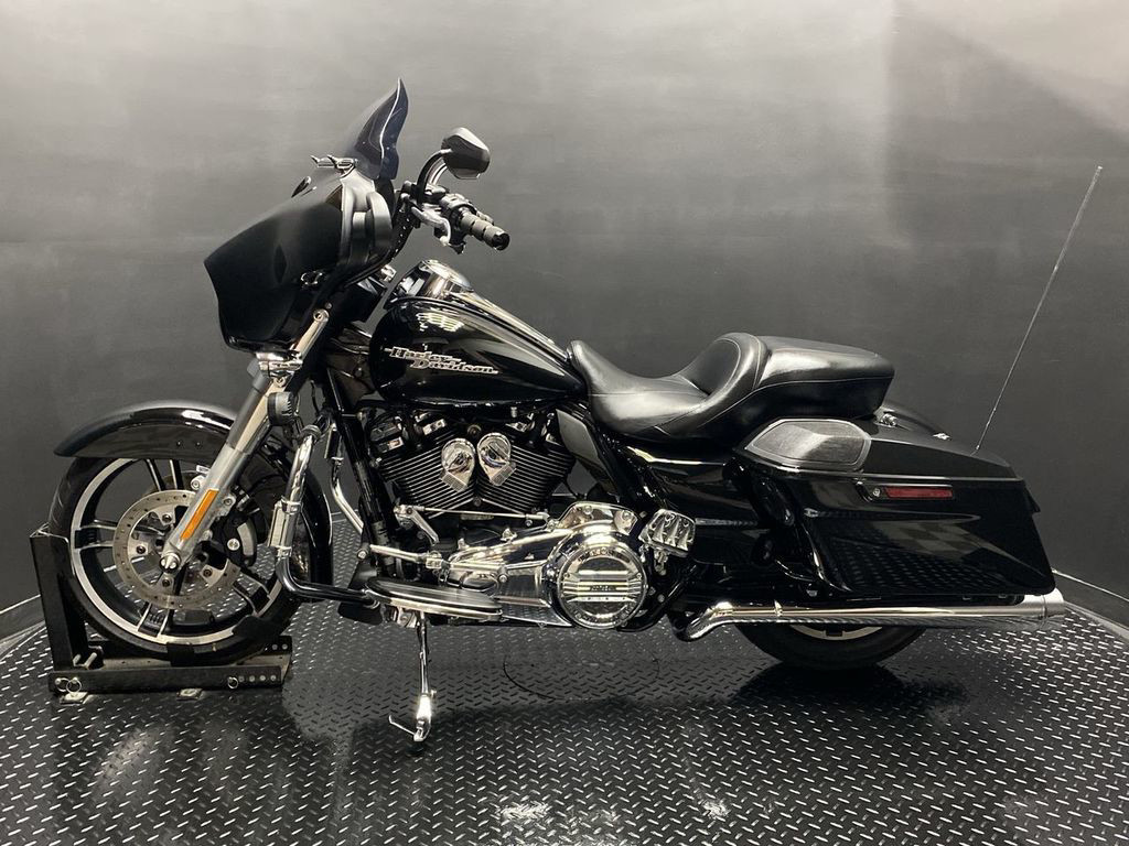 Street Glide®