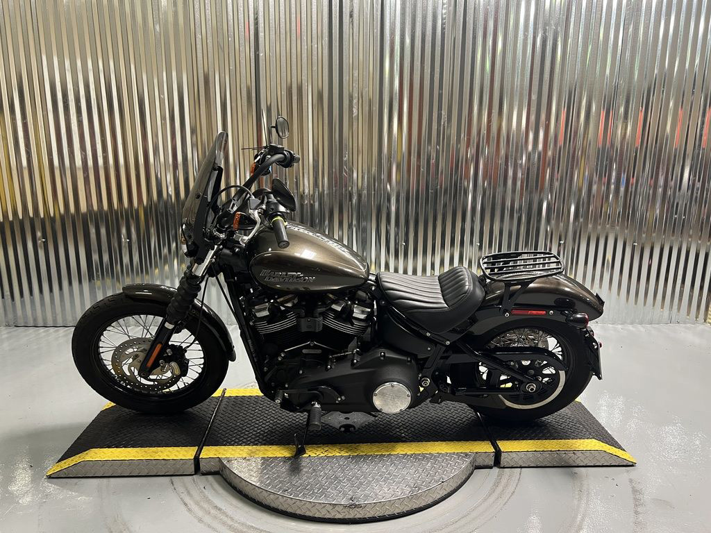 Street Bob®