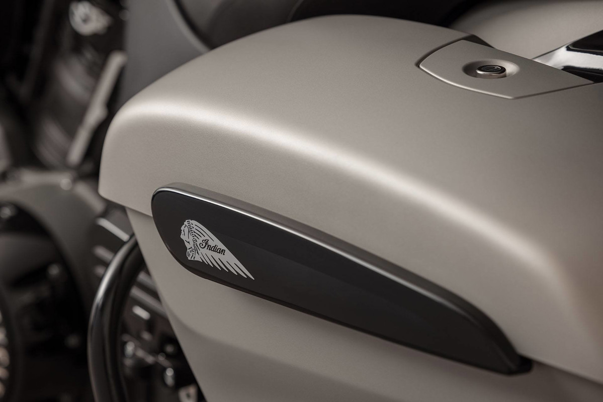 Pursuit Dark Horse Premium Package