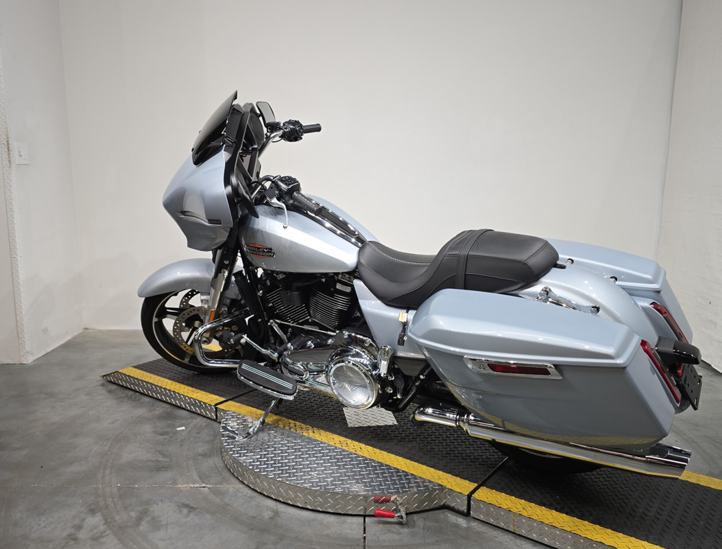 Street Glide®