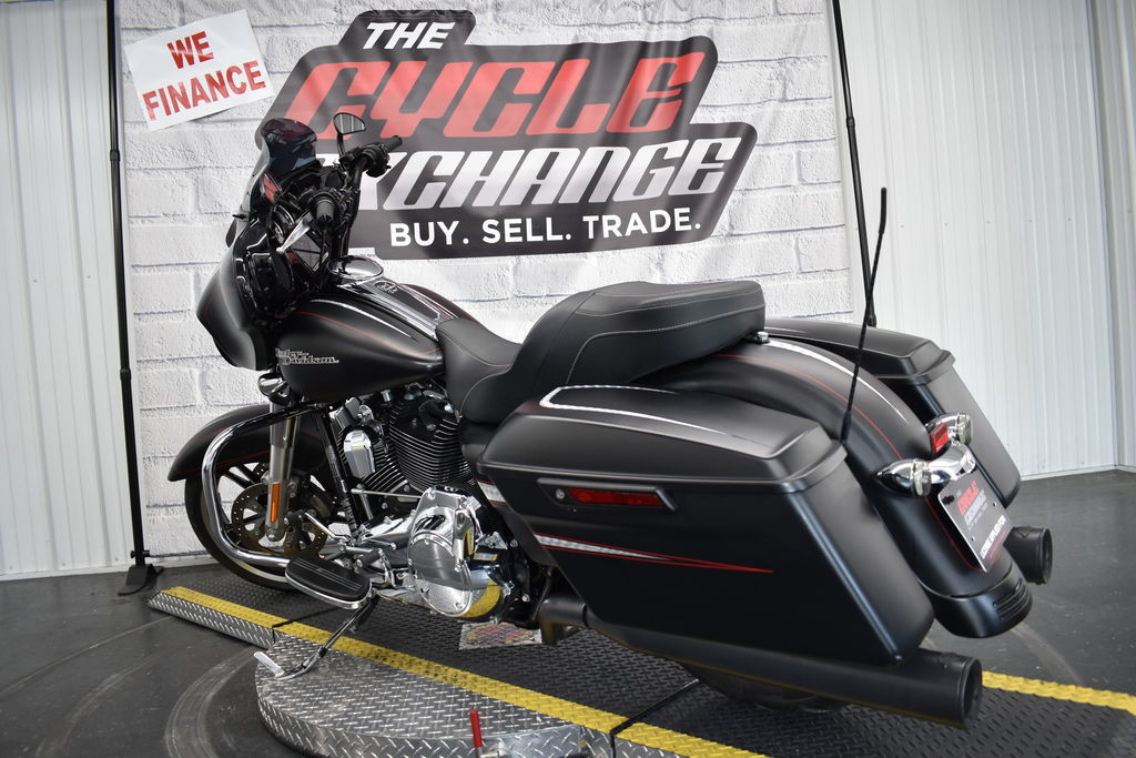 Street Glide®