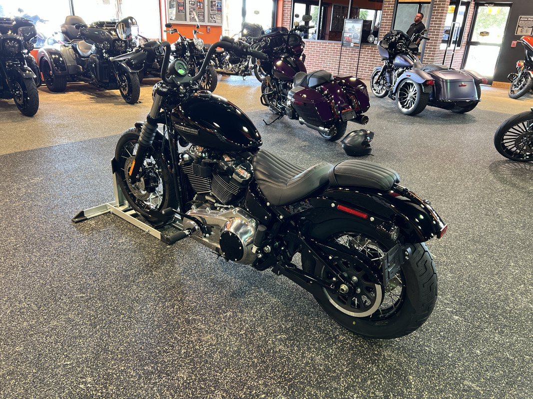 Street Bob®