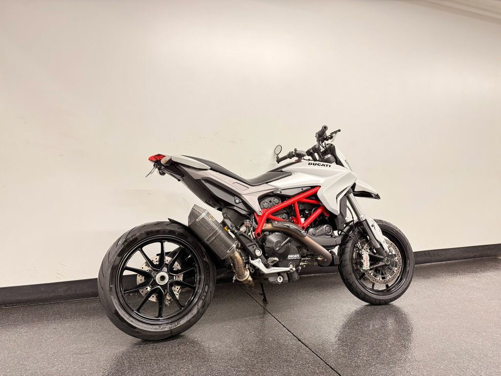 Hypermotard 939
