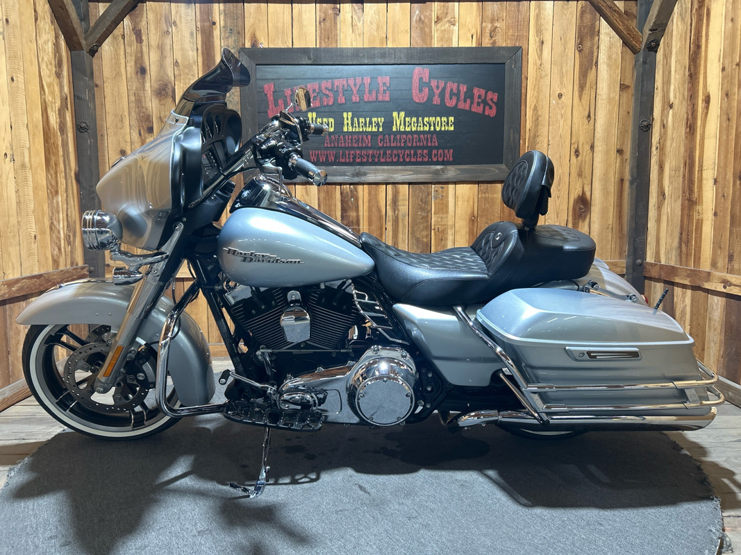 Street Glide®