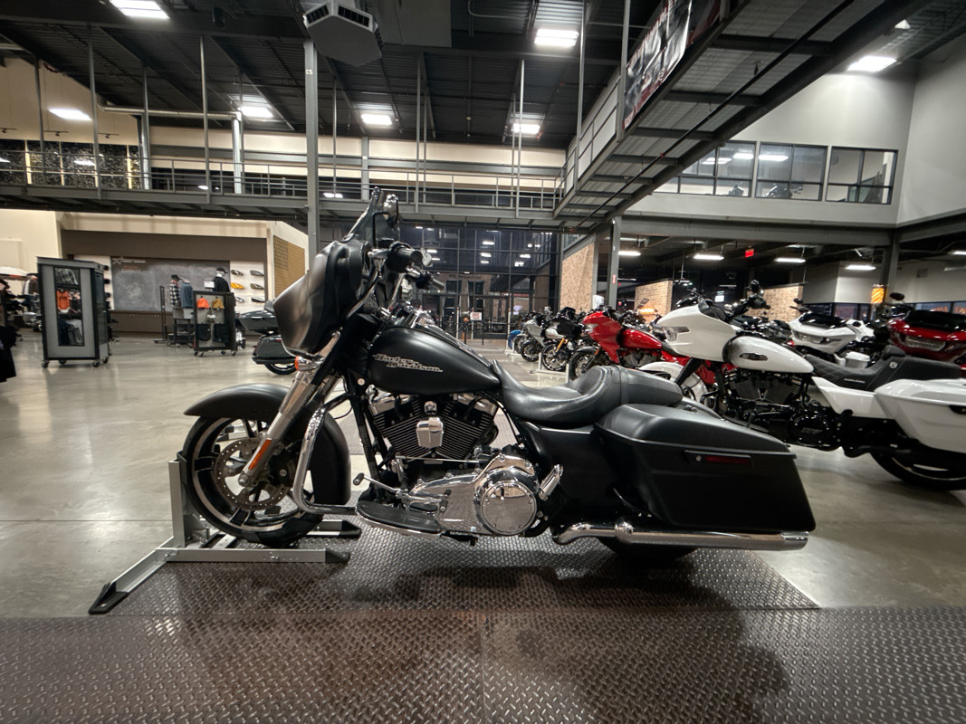 Street Glide®