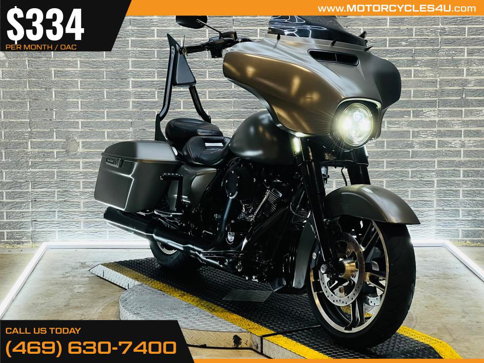 Street Glide®