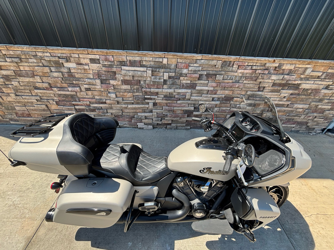 Pursuit Dark Horse Premium Package
