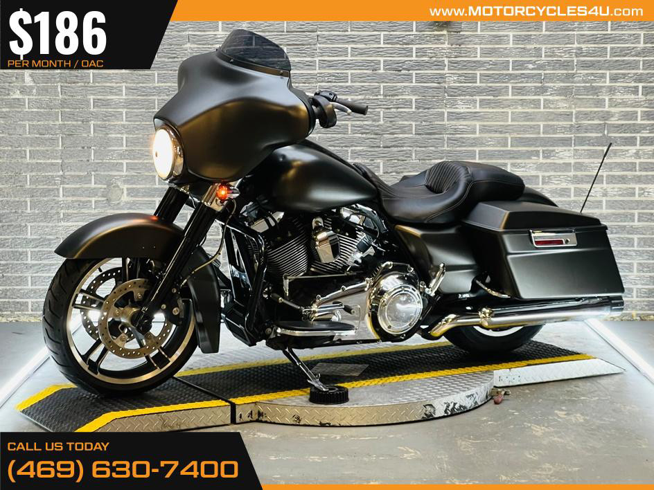 Street Glide®