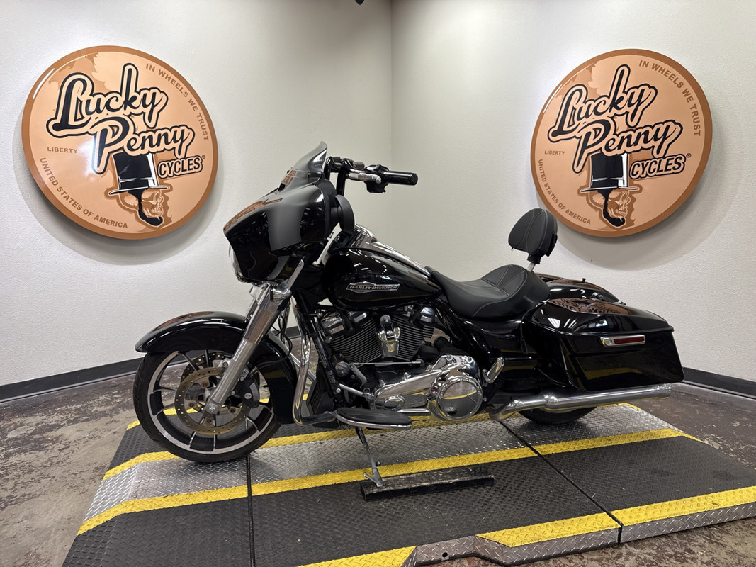 Street Glide®