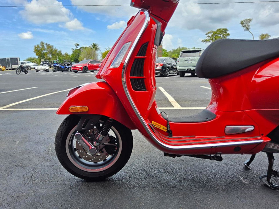 GTS 300 Super Sport