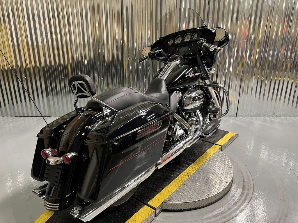 Street Glide®