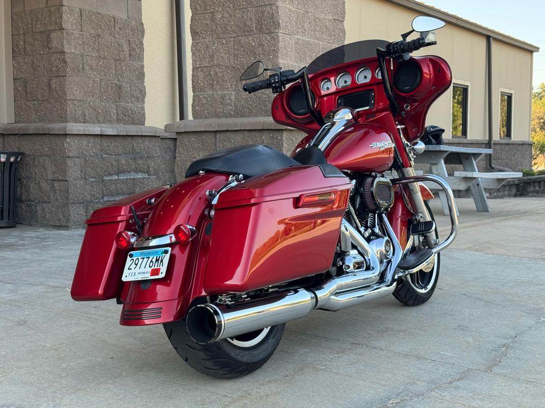 Street Glide®