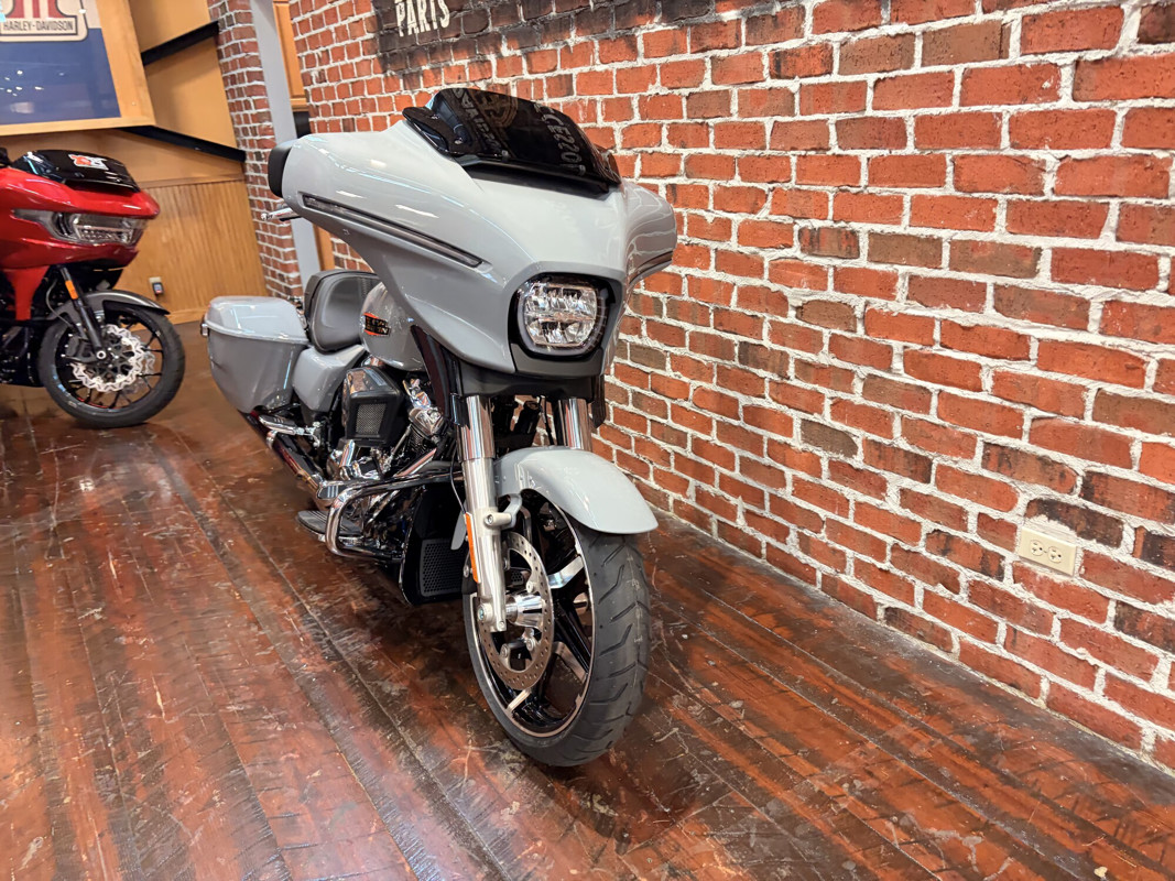Street Glide®