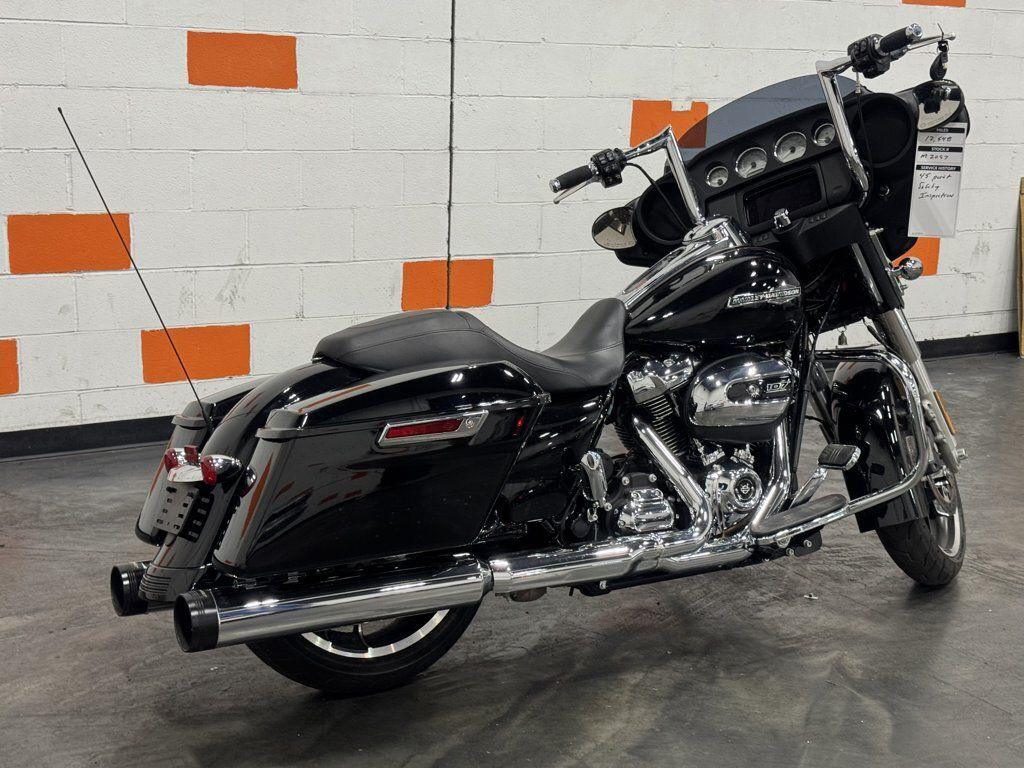 Street Glide®