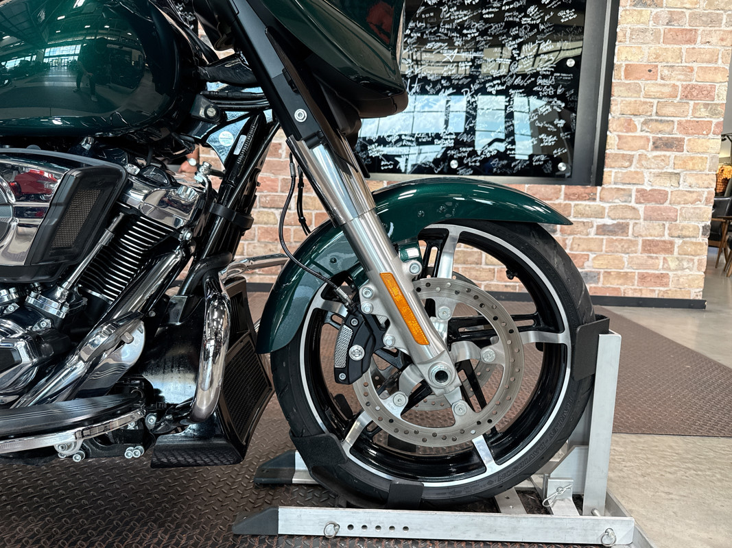 Street Glide®