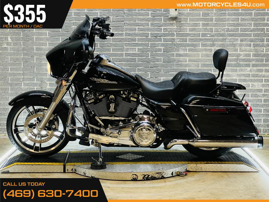 Street Glide®