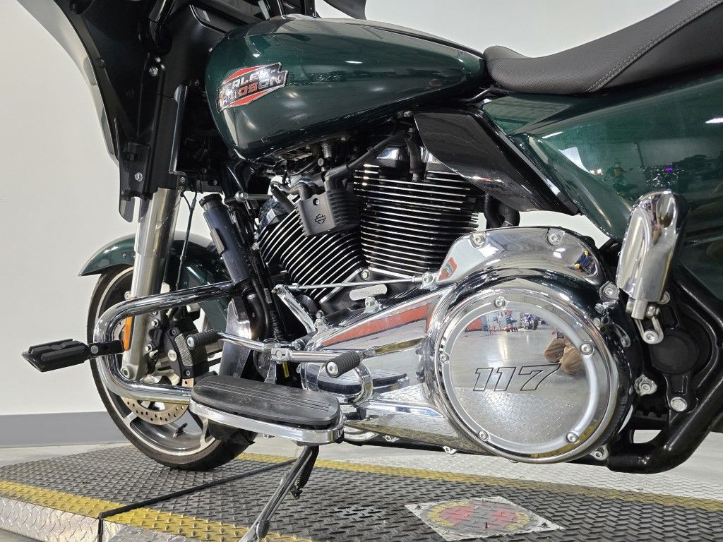 Street Glide®