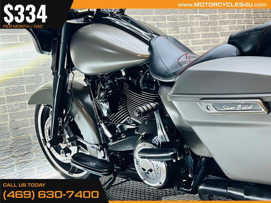 Street Glide®