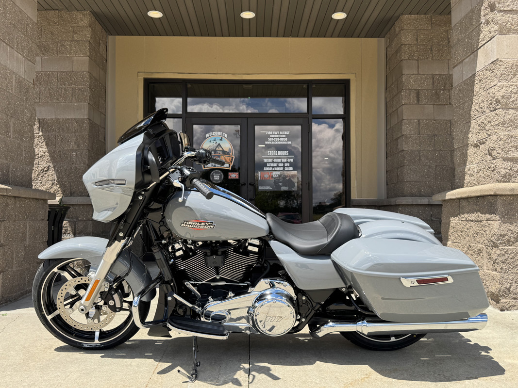 Street Glide®