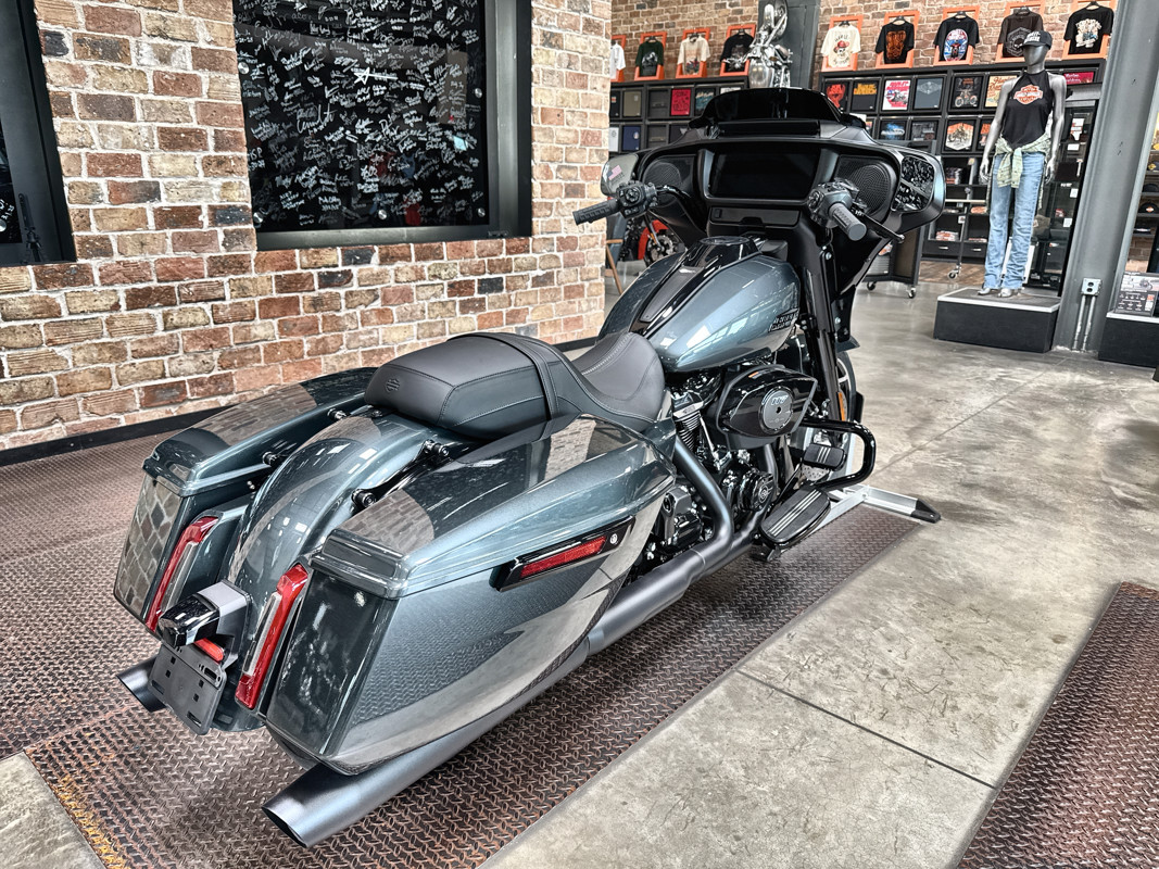 Street Glide®