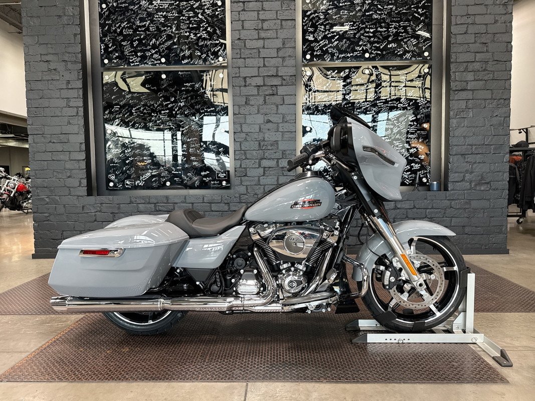 Street Glide®