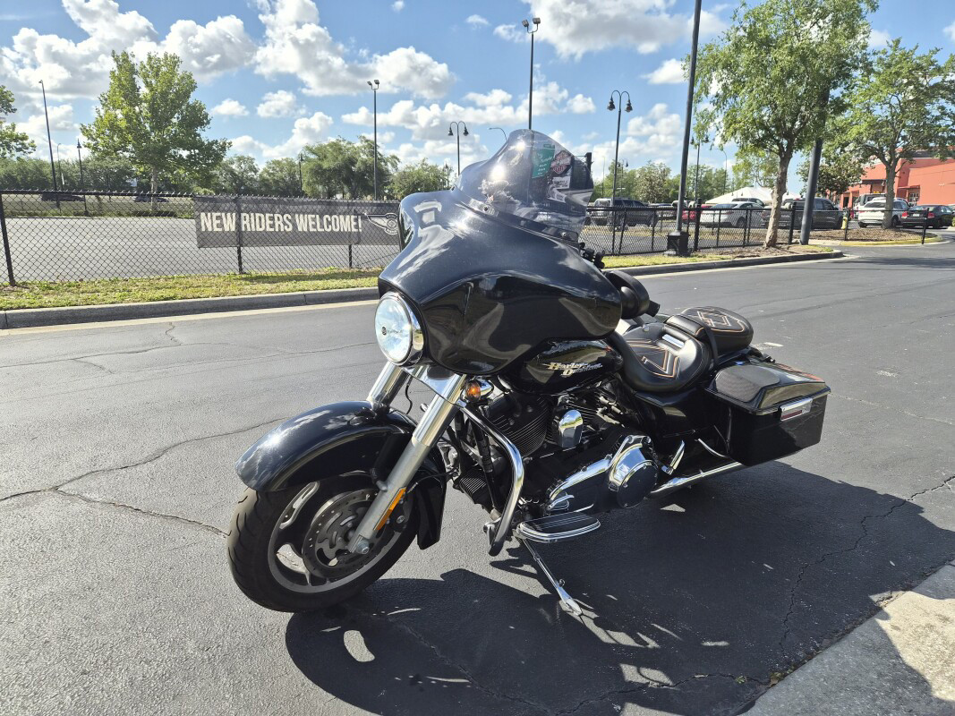 Street Glide®