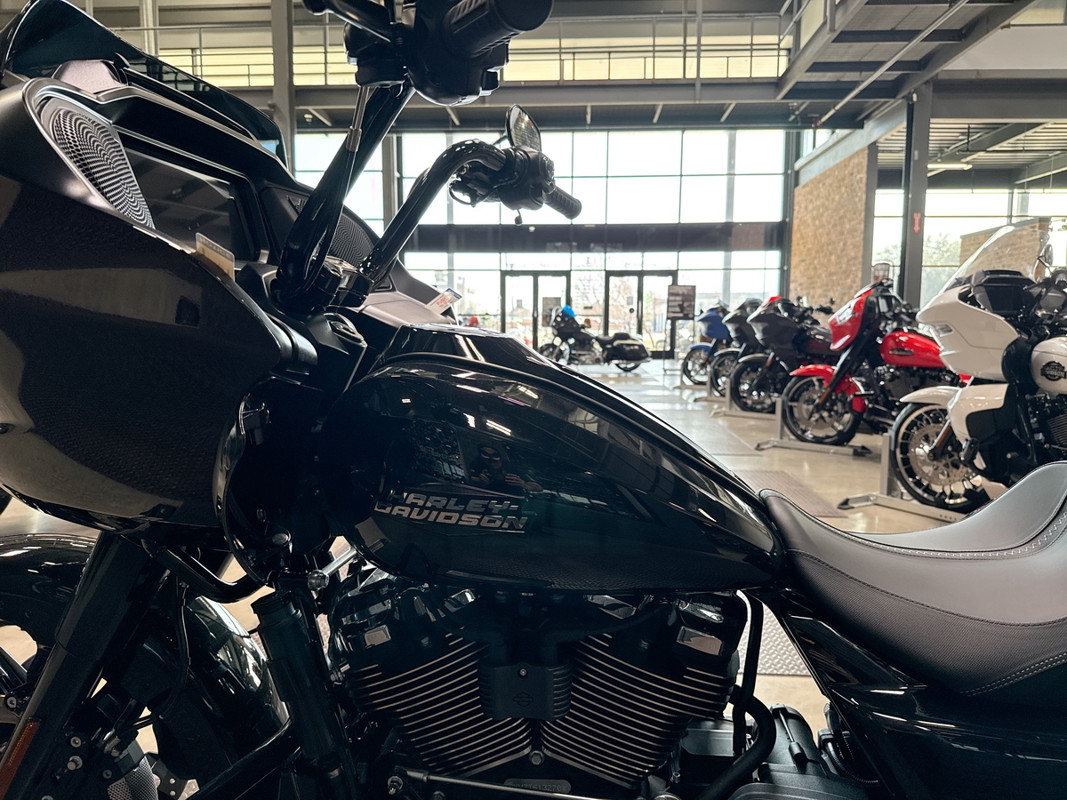 Road Glide®