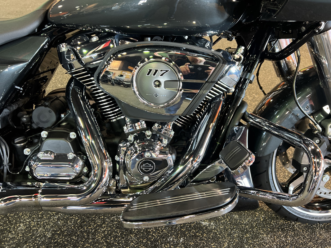 Road Glide®