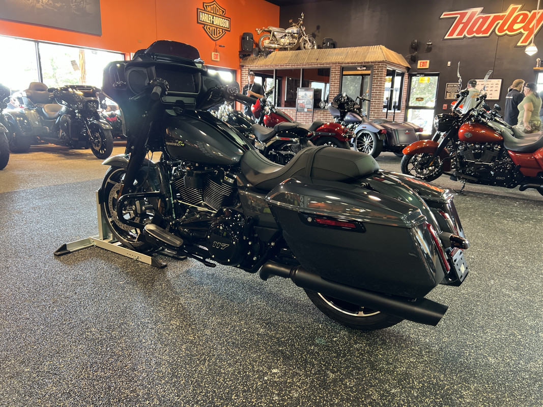 Street Glide®