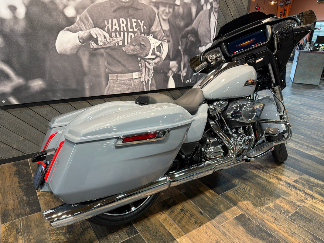 Street Glide®
