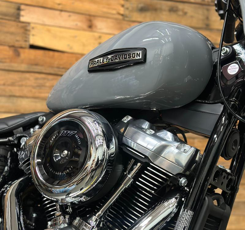 Street Bob®
