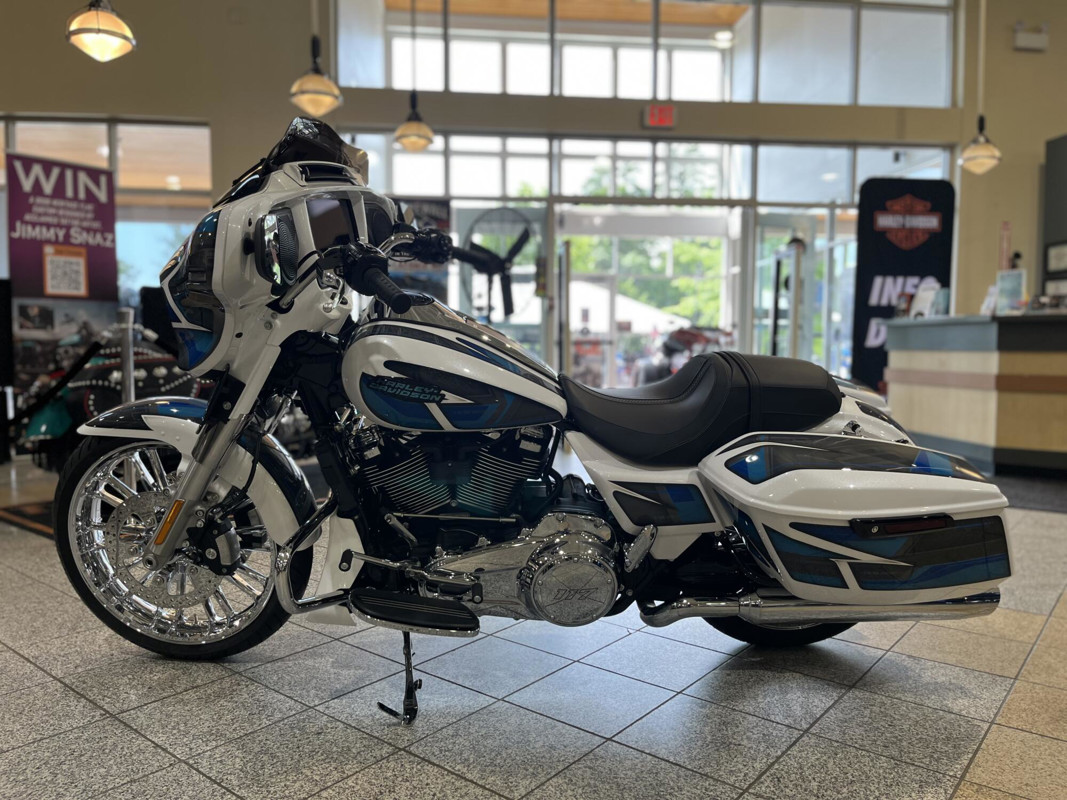 Street Glide®