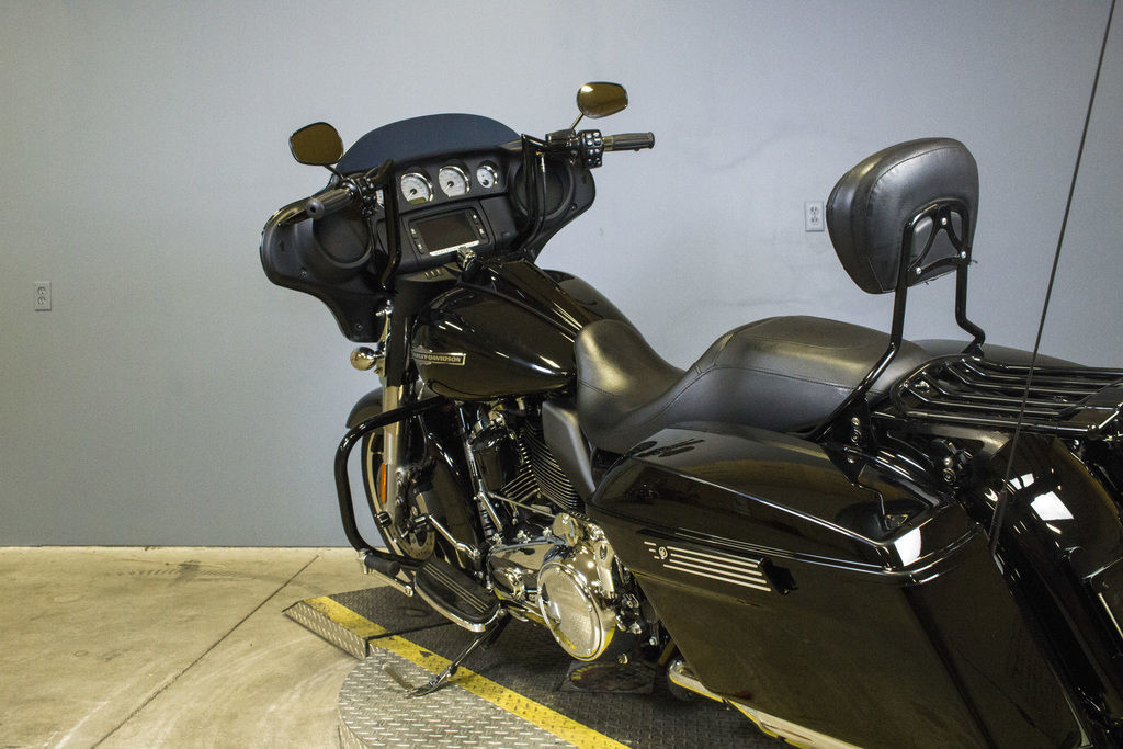 Street Glide®