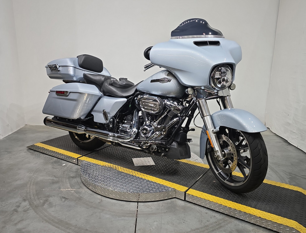 Street Glide®