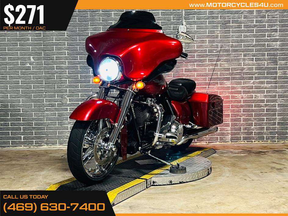 Street Glide®