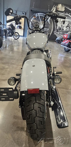 Street Bob®