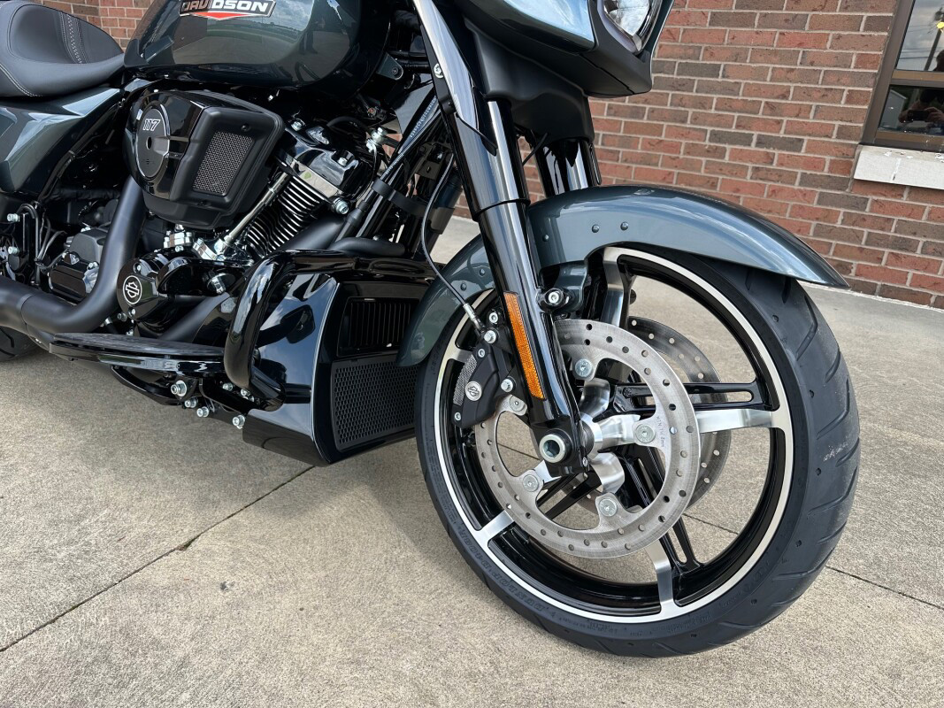 Street Glide®