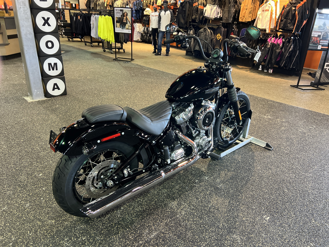 Street Bob®
