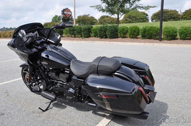 Road Glide®