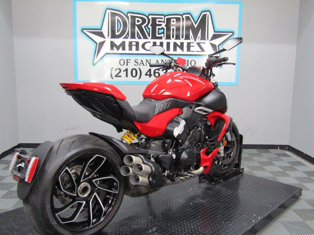 Diavel V4
