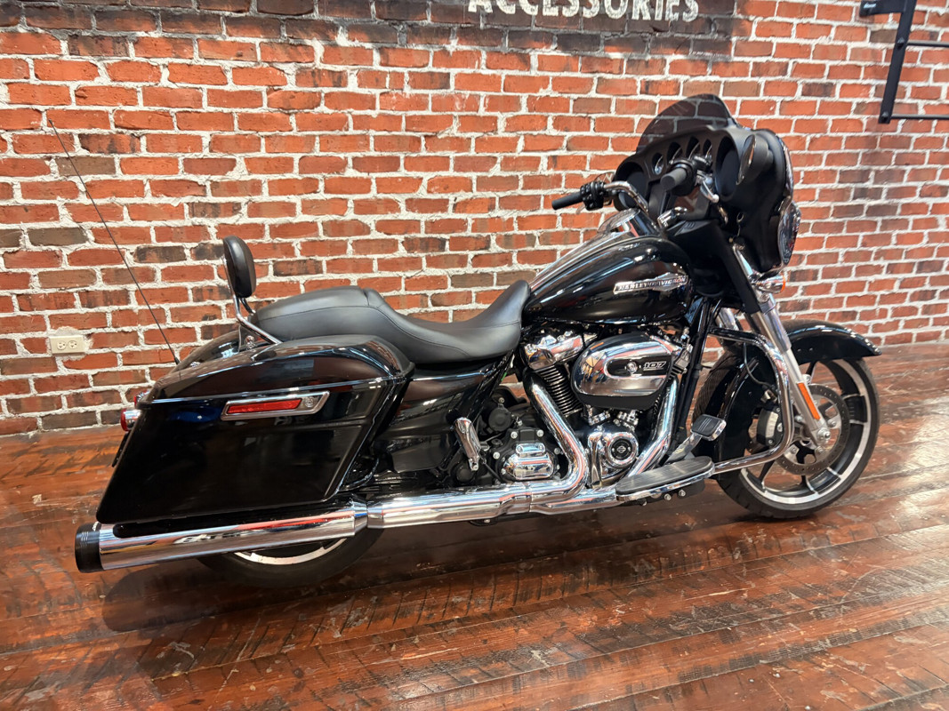 Street Glide®
