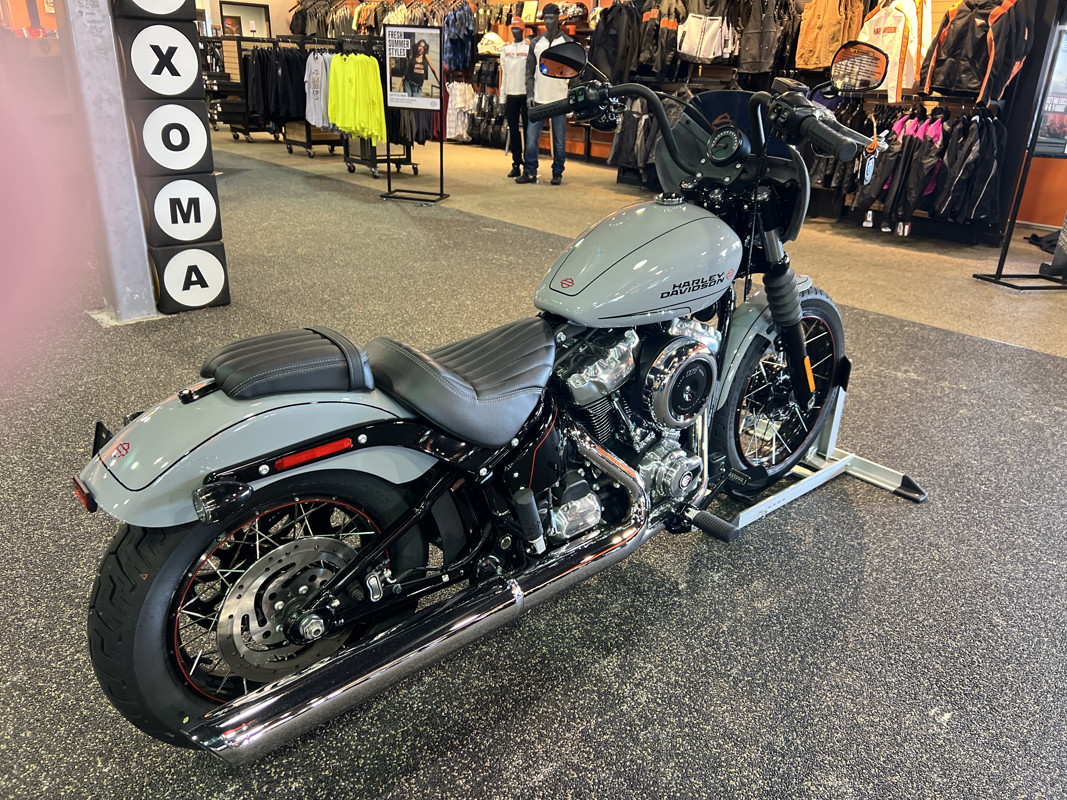 Street Bob®