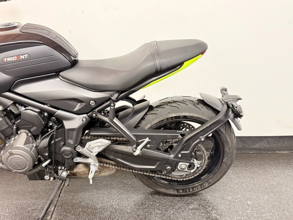 Trident 660