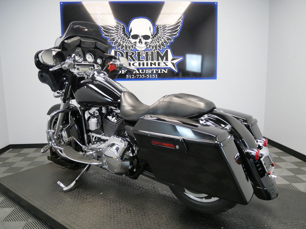 Street Glide®