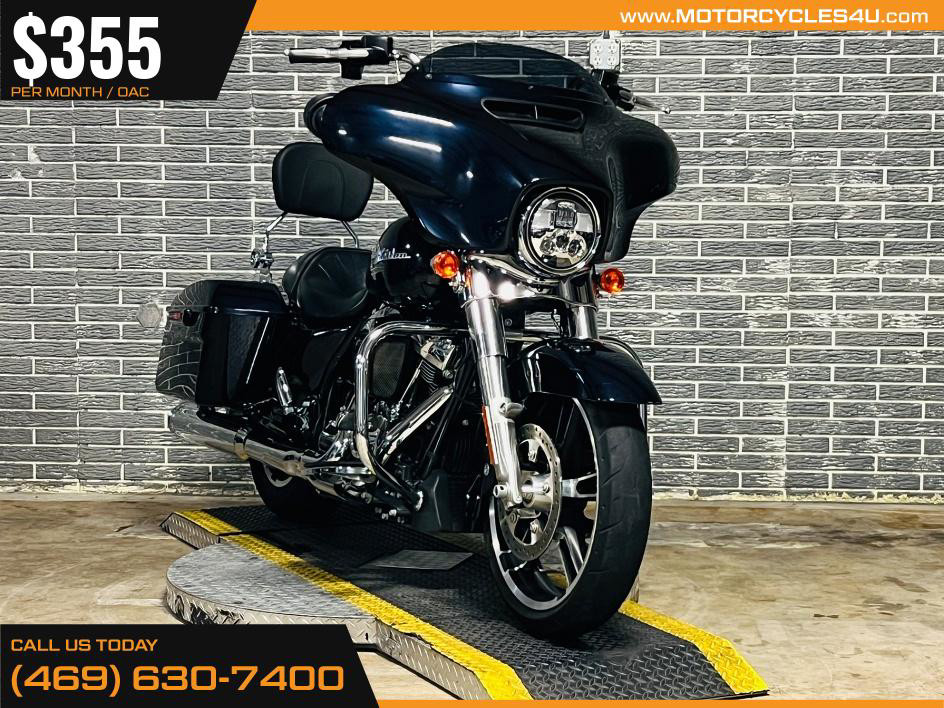 Street Glide®
