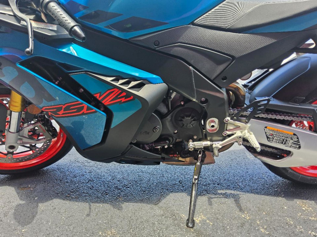RSV4 1100