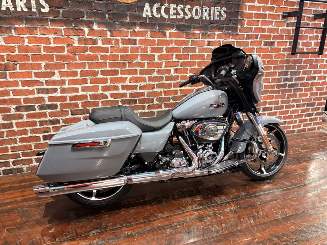 Street Glide®