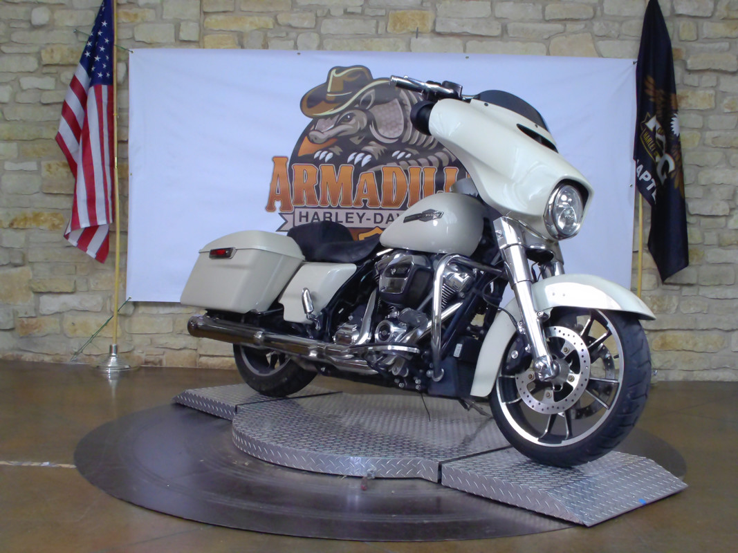 Street Glide®