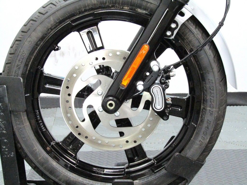 Street Bob®