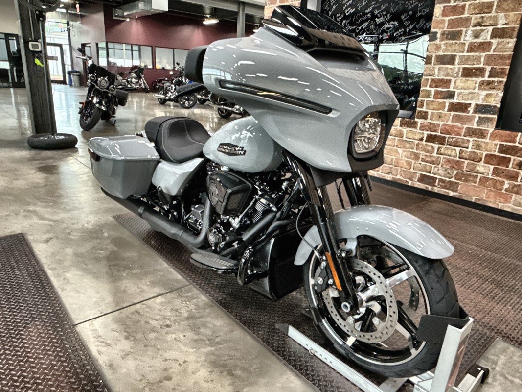 Street Glide®
